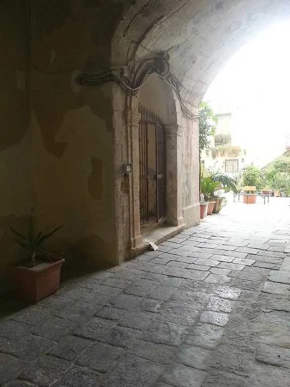 Casa Mirabella 0*, Syracuse