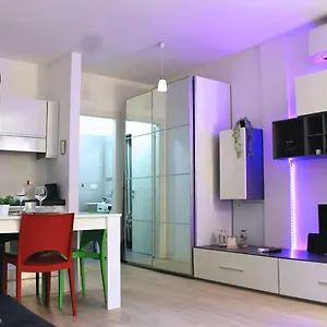 Yr - Navigli , Milano Italia