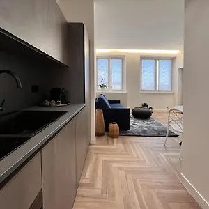 Yls Luxury 2 , Milano Italia